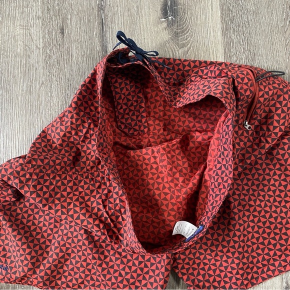 PATAGONIA swim trunks men’s shorts size 38 above the knee red geometric - Picture 4 of 4